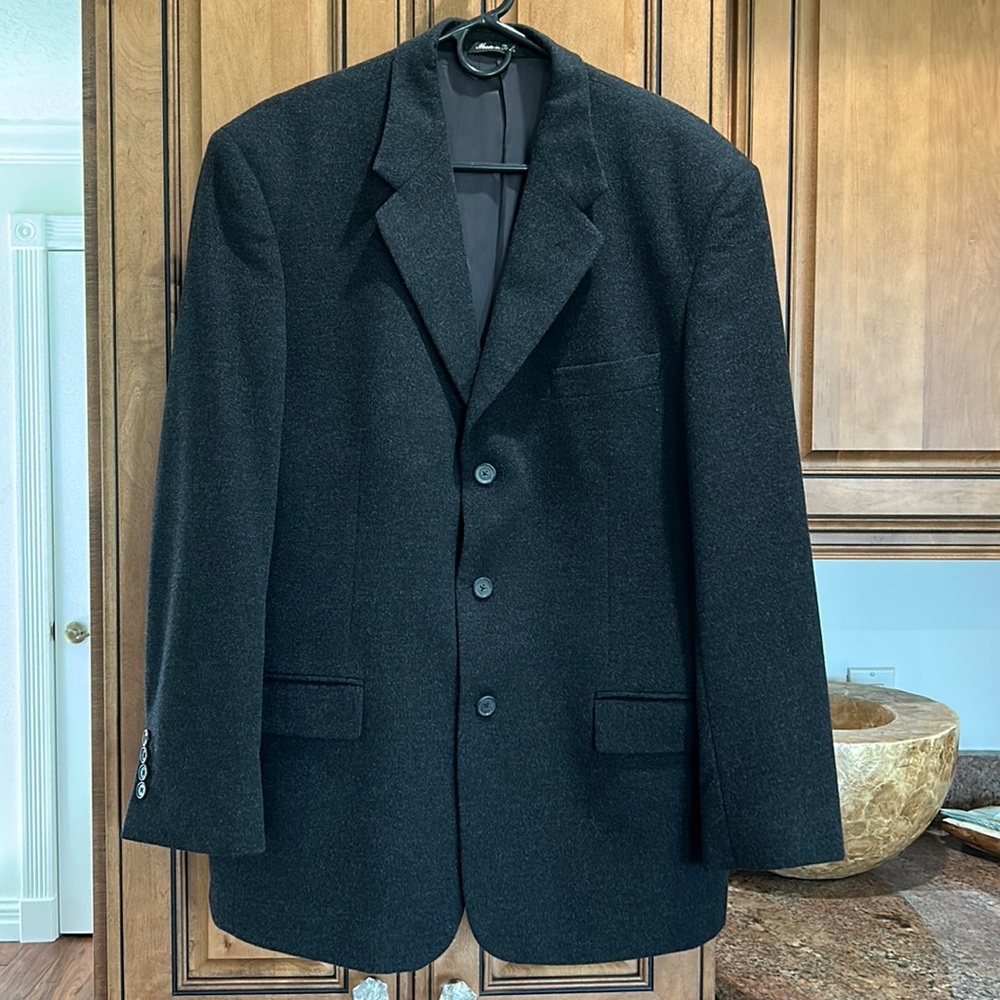 Men’s charcoal grey wool/cashmere blazer. Size 42R